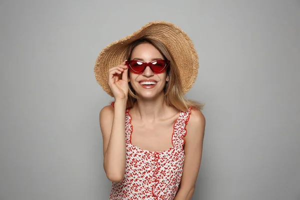 Beautiful Young Woman Wearing Straw Hat Sunglasses Light Grey Background — Stock Photo, Image