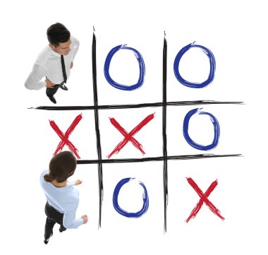 Beyaz zemin üzerinde insanlar ve tic-tac-toe oyununun örnekleri. İş stratejisi kavramı 