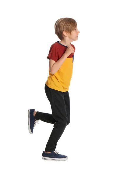 Χαριτωμένο Αγοράκι Τρέχει Λευκό Φόντο — Φωτογραφία Αρχείου