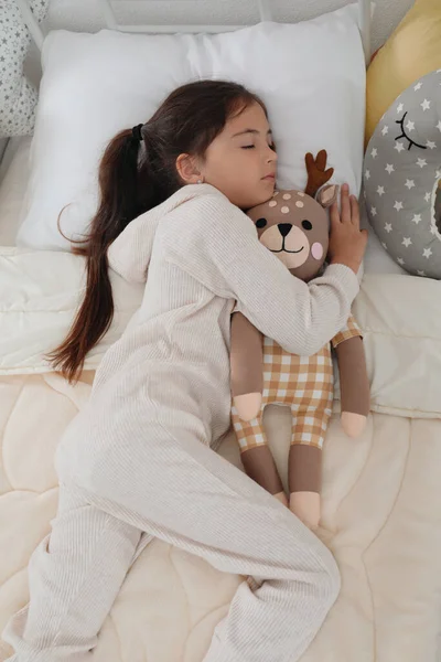 Cute Girl Pajamas Sleeping Toy Deer Home — Stock Photo, Image