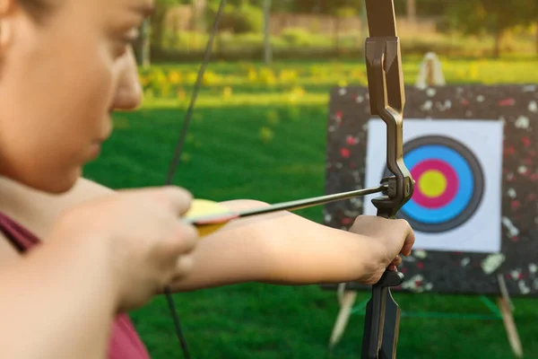 Woman Bow Arrow Aiming Archery Target Park Closeup — Stock Photo, Image