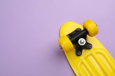 Leylak arka planda kaykay, üst manzara. Metin için boşluk