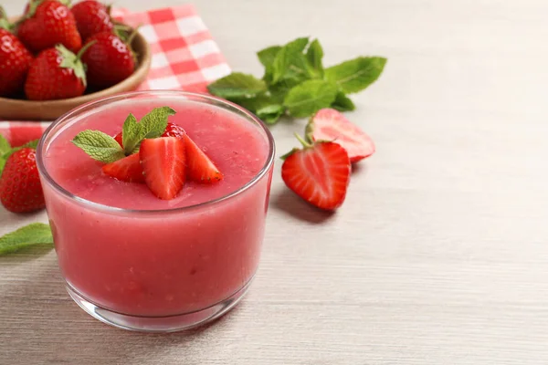 Delicious Strawberry Mousse Mint White Wooden Table Space Text — Stock Photo, Image