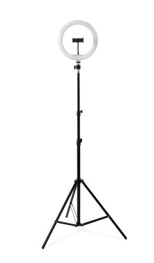 Çember ışığı beyaza izole edilmiş modern tripod.