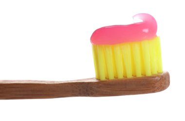 Diş macunlu ahşap fırça beyaz, yakın plan