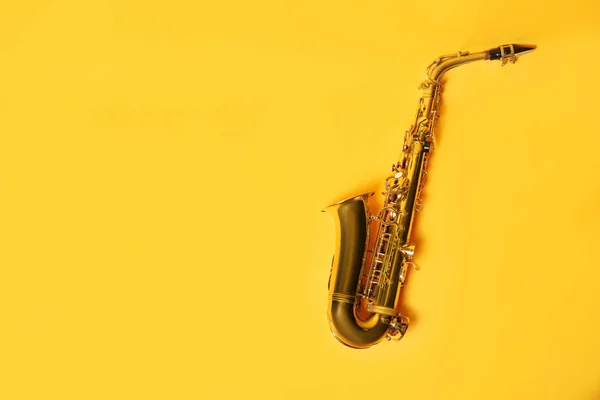 Beau Saxophone Sur Fond Jaune Vue Dessus Espace Pour Texte — Photo