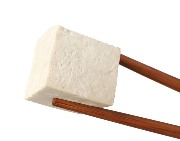 Chopsticks Com Delicioso Cubo Tofu Cru Isolado Branco — Fotografia de Stock