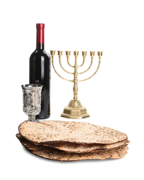 Beyaz Arka Planda Lezzetli Matzos Şarap Menorah Hamursuz Bayramı Pesach — Stok fotoğraf