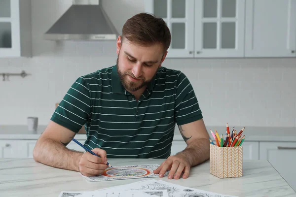 Hombre Joven Para Colorear Imagen Antiestrés Mesa Interior — Foto de Stock