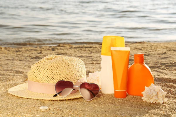 Produits Protection Solaire Accessoires Plage Sur Sable Près Mer Espace — Photo