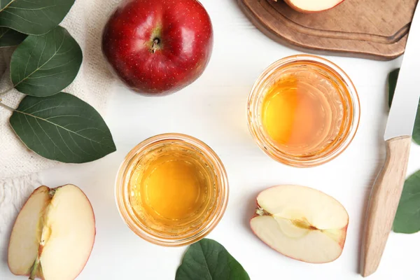 Composition Plate Avec Délicieux Cidre Pomme Sur Une Table Bois — Photo