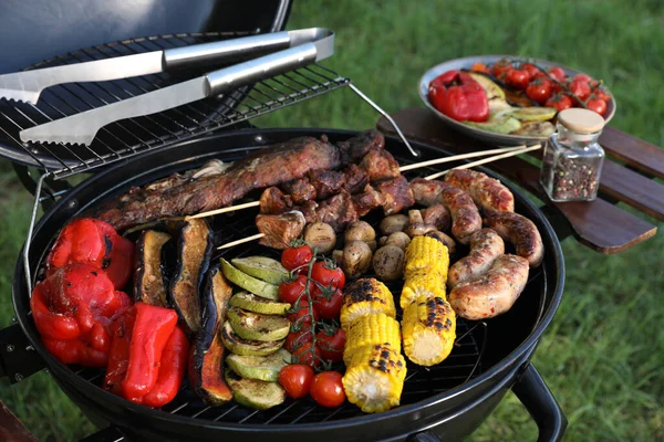 Tasty Meat Vegetables Barbecue Grill Outdoors — Stock Photo, Image