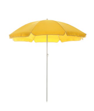 Açık sarı kumsal şemsiyesi beyazda izole