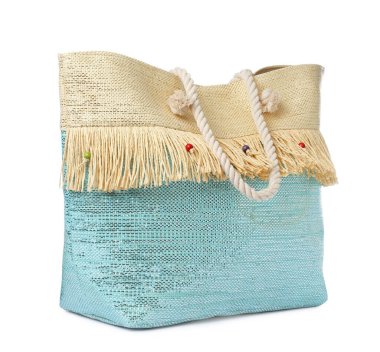 Beyaza izole edilmiş şık bir plaj çantası. Yaz aksesuarı