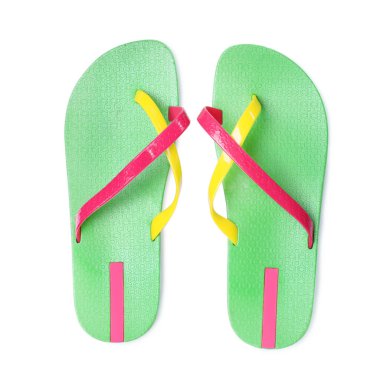 Bir çift yeşil parmak arası terlik beyaz, üst görünümde izole edilmiş