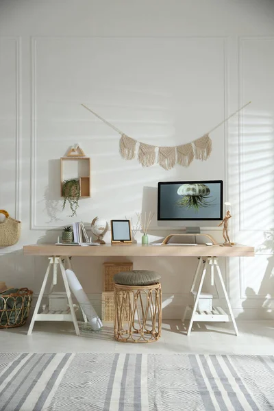 Elegante Home Office Interno Con Comodo Posto Lavoro — Foto Stock