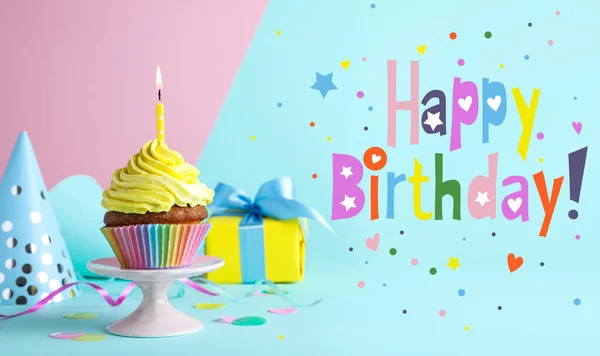 Gelukkige Verjaardag Heerlijke Cupcake Met Brandende Kaars Kleur Achtergrond — Stockfoto