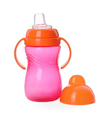 Boş plastik bebek şişesi beyaza izole edilmiş.