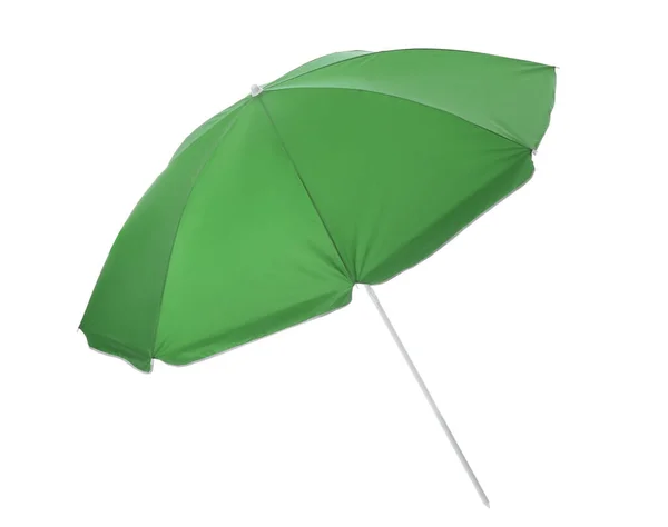 白に隔離された緑のビーチ傘を開く — ストック写真