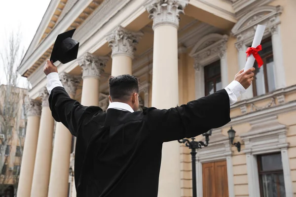 Diák Diplomával Diploma Után Diplomaosztó Szabadban Visszapillantás — Stock Fotó