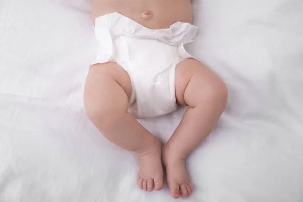 Pequeño Bebé Pañal Cama Primer Plano —  Fotos de Stock
