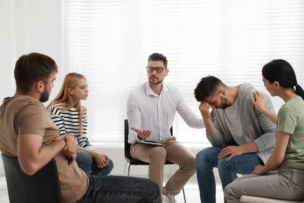 Psychotherapist Working Group Drug Addicted People Therapy Session Indoors — Stock Photo, Image