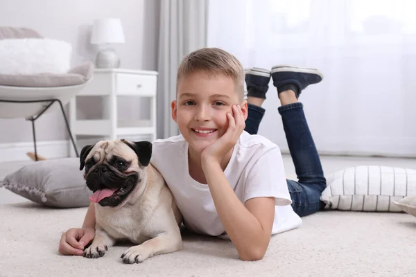 Boy His Cute Pug Floor Home — Stock Photo, Image