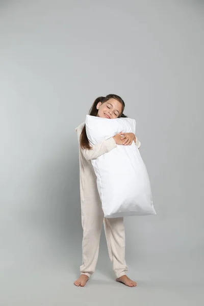 Cute Girl White Pajamas Hugging Pillow Light Grey Background — Stock Photo, Image