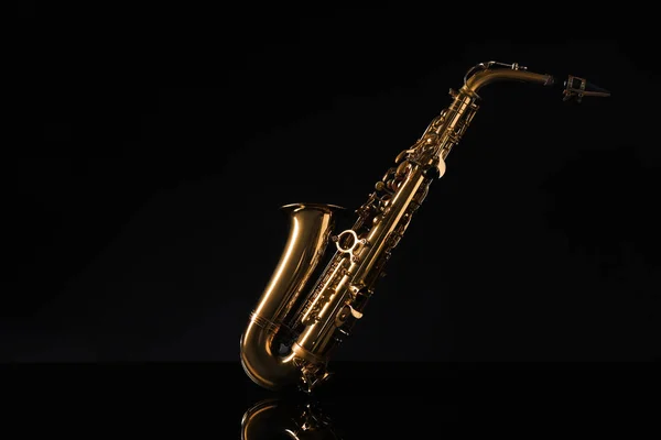 Schönes Saxophon Auf Schwarzem Hintergrund Musikinstrument — Stockfoto