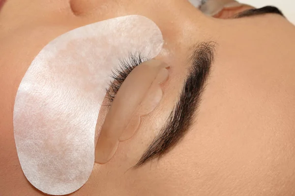 Young Woman Undergoing Eyelash Lamination Closeup Professional Service — Stock Photo, Image