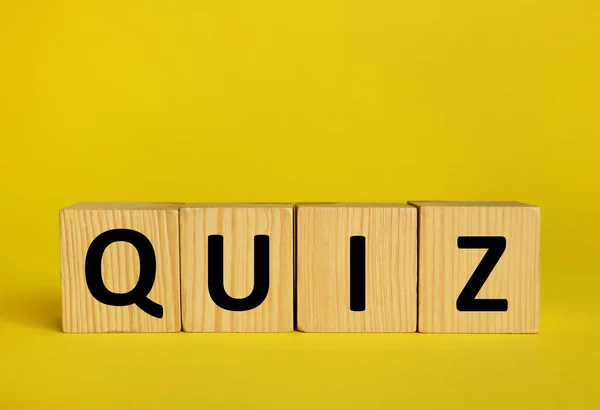 Wooden Cubes Word Quiz Yellow Background Space Text — Stock Photo, Image