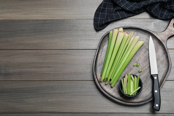 Fresh Lemongrass Knife Cutting Board Wooden Table Flat Lay Space — Stock Photo, Image