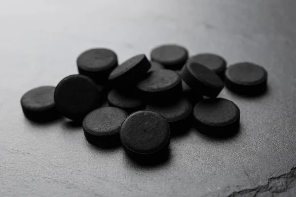Pile Activated Charcoal Pills Black Table Closeup Potent Sorbent — Stock Photo, Image