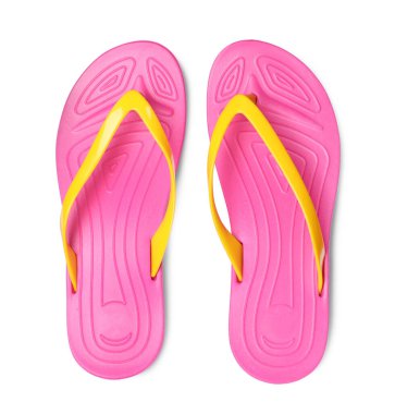 Bir çift şık pembe parmak arası terlik beyaz, üst görünümde izole edilmiş.