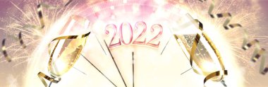 Bir bardak köpüklü şarap, saat, parlak flama ve arka planda havai fişek, pankart tasarımı. Yeni yıla geri sayım 2022