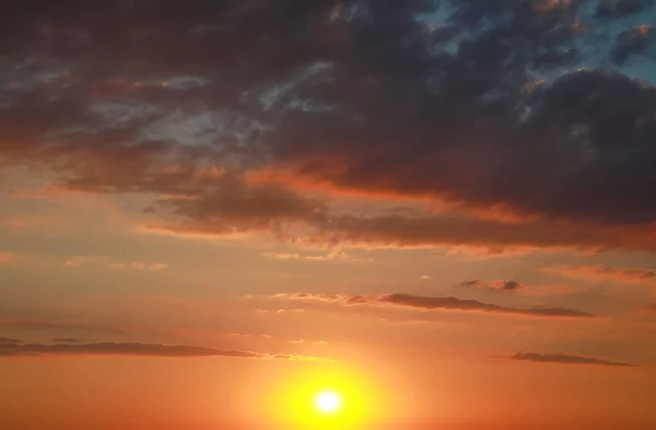 Vista Pitoresca Céu Bonito Com Nuvens Pôr Sol — Fotografia de Stock