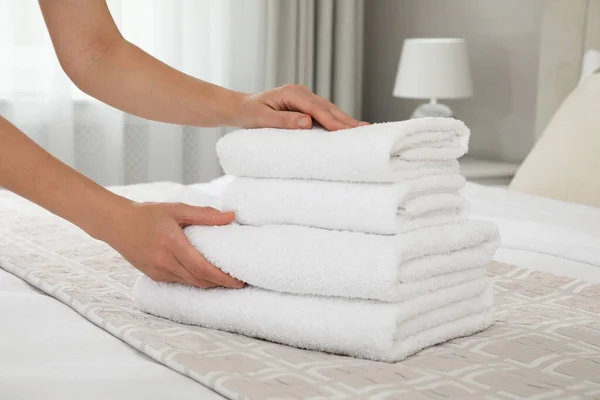 Woman Putting Fresh Towels Bed Room Closeup — Stock Photo, Image