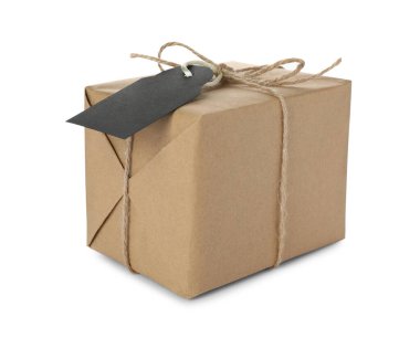 Beyaz arkaplanda etiketi olan bir paketle paketlenmiş