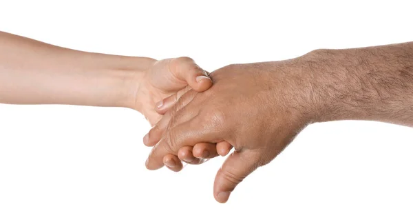 白い背景に成熟した男の手を握っている女性を閉じます サポートコンセプト — ストック写真