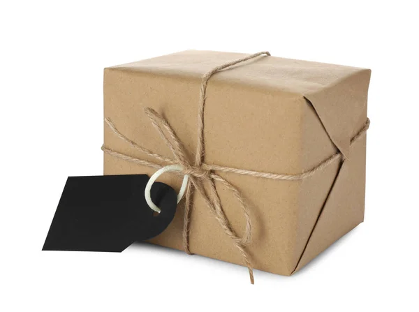 Csomag Csomagolva Kraft Papír Címkével Fehér Alapon — Stock Fotó