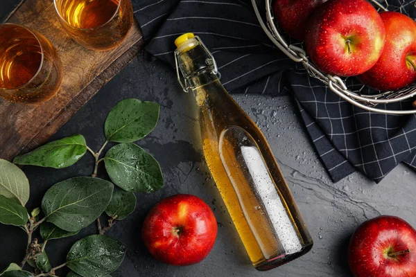 Flat Lay Composition Delicious Apple Cider Black Table — Stock Photo, Image
