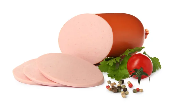 Saucisse Bouillie Avec Tomate Persil Grains Poivre Sur Fond Blanc — Photo
