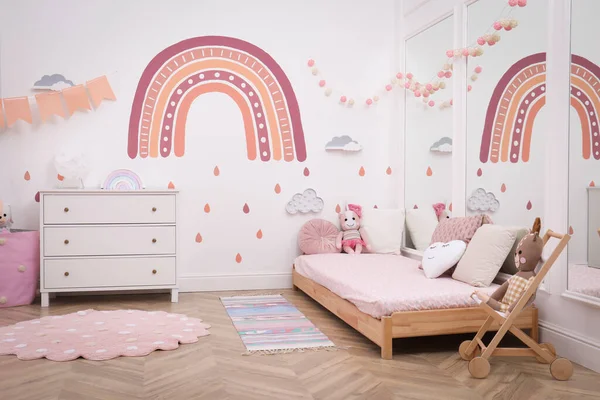 Montessori Dormitorio Interior Con Cama Suelo Juguetes — Foto de Stock