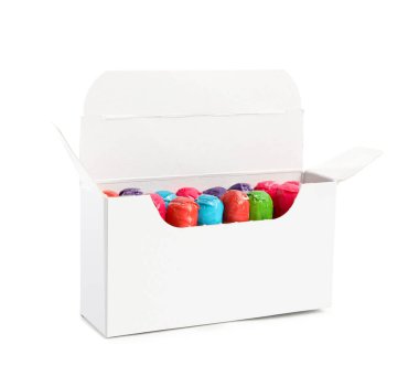Beyaz üzerine izole edilmiş bir kutu tampon. Regl hijyenik ürünleri.