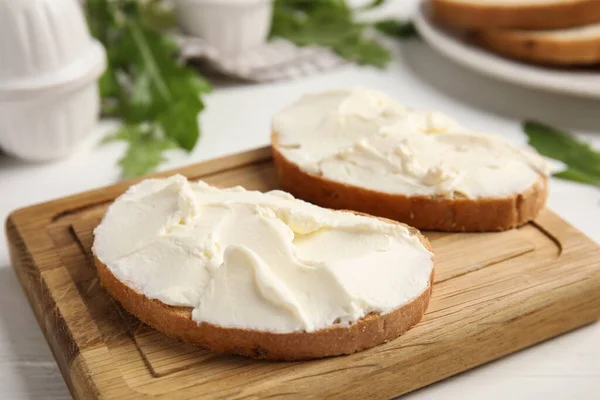 Bread Cream Cheese Wooden Table Closeup — Stock Photo, Image