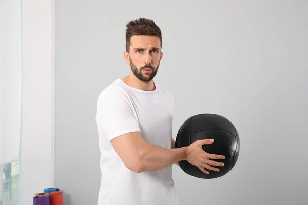 Athletic Man Medicine Ball Modern Gym — стоковое фото