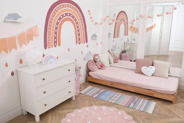 Montessori Dormitorio Interior Con Cama Suelo Juguetes — Foto de Stock