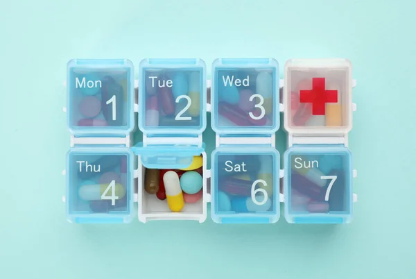 Pill Box Medicaments Turquoise Background Top View — Stock Photo, Image