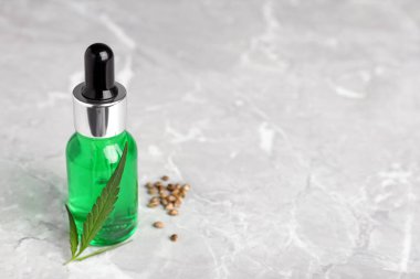 Kenevir yağı serumu, tohum ve yaprak. Metin için boşluk