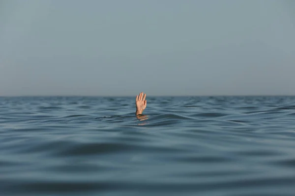 Mujer Ahogada Buscando Ayuda Mar —  Fotos de Stock